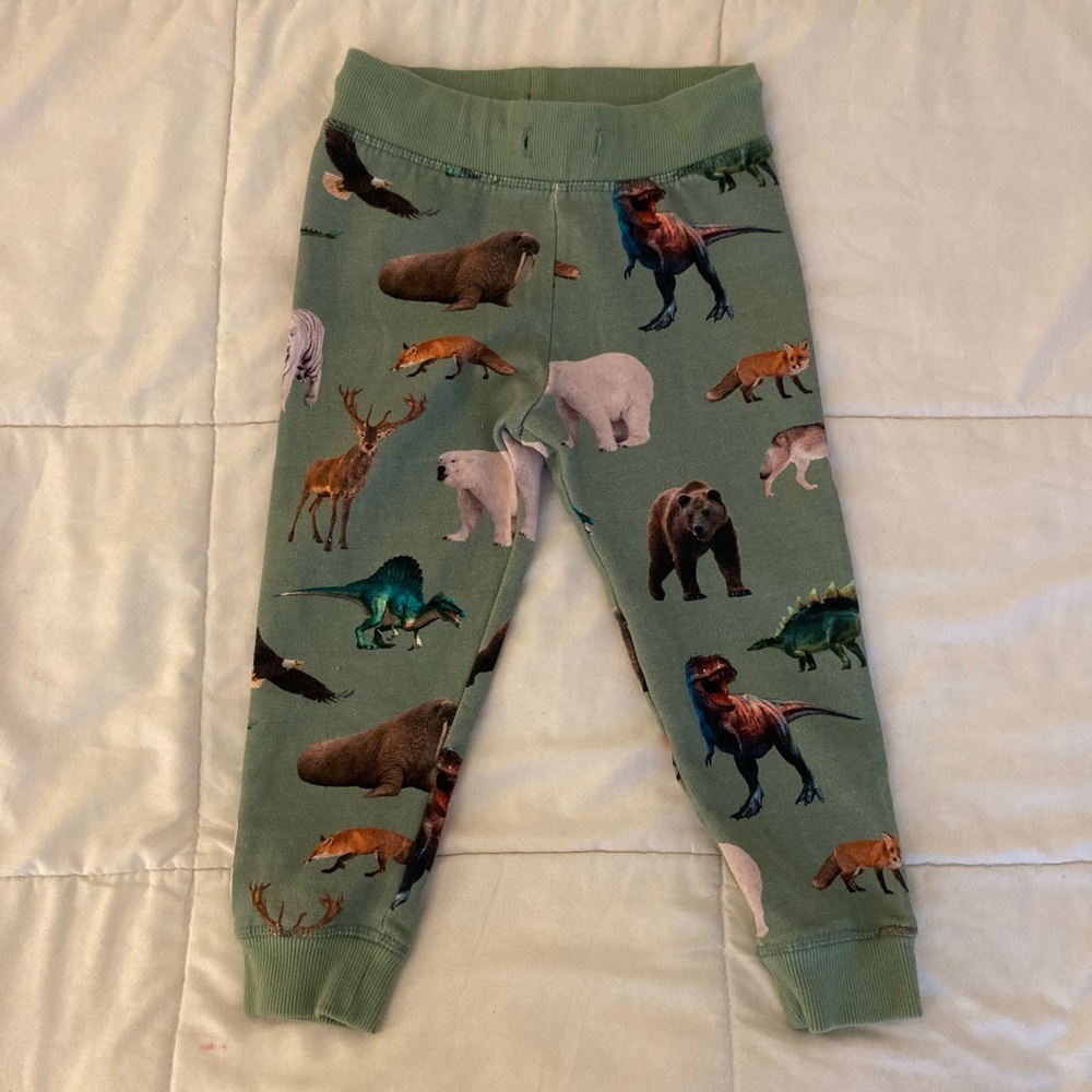 NWOT kids joggers size 3-4. 85% cotton 15% poly.